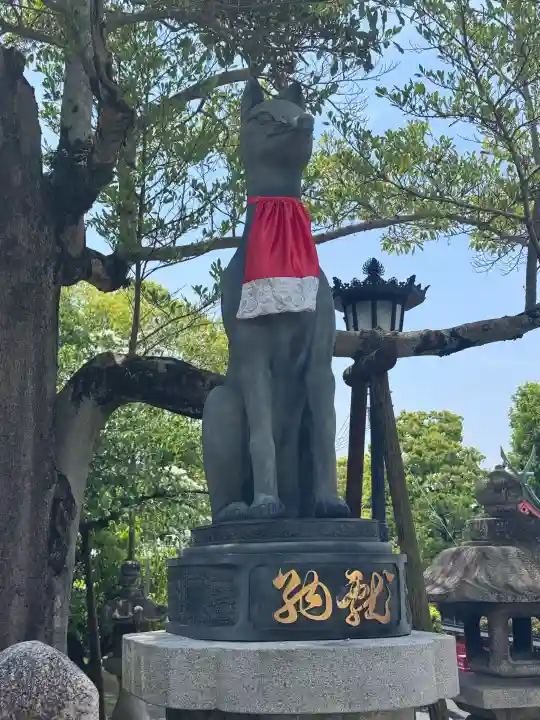伏見稲荷大社の{uncategorized: "未分類", other: "その他", undefined: "問題あり", building: "その他建物", grave: "お墓", sacred_gate: "鳥居", guardian: "狛犬", statue: "像", buddha: "仏像", history: "歴史", nature: "自然", garden: "庭園", animal: "動物", pagoda: "塔", temizu: "手水舎", mountain_gate: "山門・神門", sanctuary: "本殿・本堂", subordinate: "末社・摂社", art: "芸術", scenery: "景色", jizo: "地蔵", ema: "絵馬", goshuin: "御朱印", omikuji: "おみくじ", items: "授与品その他", amulet: "お守り", goshuincho: "御朱印帳", eats: "食事", festival: "お祭り", votive_dance: "神楽", shichigosan: "七五三参", wedding: "結婚式", experience: "体験その他", initially: "初詣", around: "周辺", anti_infection: "感染症対策"}