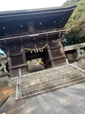 花岡八幡宮の山門・神門
