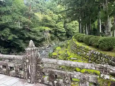久遠寺御廟所(山梨県)
