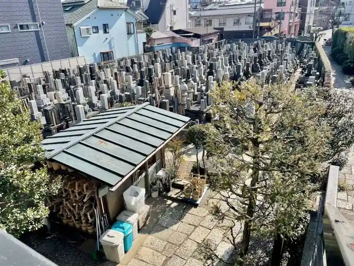 雪峰院の{uncategorized: "未分類", other: "その他", undefined: "問題あり", building: "その他建物", grave: "お墓", sacred_gate: "鳥居", guardian: "狛犬", statue: "像", buddha: "仏像", history: "歴史", nature: "自然", garden: "庭園", animal: "動物", pagoda: "塔", temizu: "手水舎", mountain_gate: "山門・神門", sanctuary: "本殿・本堂", subordinate: "末社・摂社", art: "芸術", scenery: "景色", jizo: "地蔵", ema: "絵馬", goshuin: "御朱印", omikuji: "おみくじ", items: "授与品その他", amulet: "お守り", goshuincho: "御朱印帳", eats: "食事", festival: "お祭り", votive_dance: "神楽", shichigosan: "七五三参", wedding: "結婚式", experience: "体験その他", initially: "初詣", around: "周辺", anti_infection: "感染症対策"}