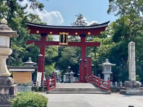 氣比神宮の鳥居