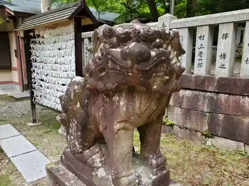 湯泉神社の狛犬