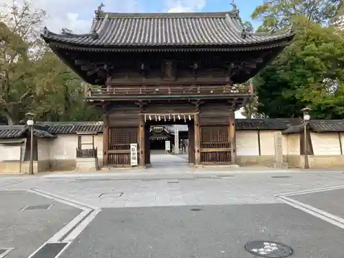 魚吹八幡神社の山門・神門