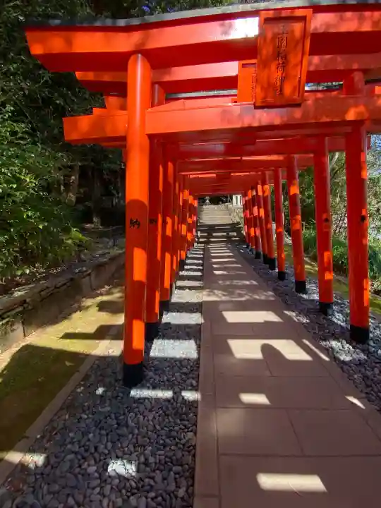鎮西大社諏訪神社の{uncategorized: "未分類", other: "その他", undefined: "問題あり", building: "その他建物", grave: "お墓", sacred_gate: "鳥居", guardian: "狛犬", statue: "像", buddha: "仏像", history: "歴史", nature: "自然", garden: "庭園", animal: "動物", pagoda: "塔", temizu: "手水舎", mountain_gate: "山門・神門", sanctuary: "本殿・本堂", subordinate: "末社・摂社", art: "芸術", scenery: "景色", jizo: "地蔵", ema: "絵馬", goshuin: "御朱印", omikuji: "おみくじ", items: "授与品その他", amulet: "お守り", goshuincho: "御朱印帳", eats: "食事", festival: "お祭り", votive_dance: "神楽", shichigosan: "七五三参", wedding: "結婚式", experience: "体験その他", initially: "初詣", around: "周辺", anti_infection: "感染症対策"}