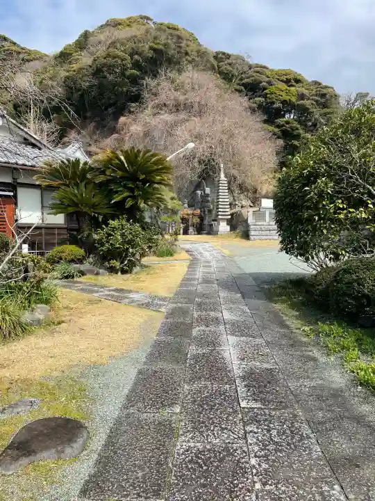 大寳寺の{uncategorized: "未分類", other: "その他", undefined: "問題あり", building: "その他建物", grave: "お墓", sacred_gate: "鳥居", guardian: "狛犬", statue: "像", buddha: "仏像", history: "歴史", nature: "自然", garden: "庭園", animal: "動物", pagoda: "塔", temizu: "手水舎", mountain_gate: "山門・神門", sanctuary: "本殿・本堂", subordinate: "末社・摂社", art: "芸術", scenery: "景色", jizo: "地蔵", ema: "絵馬", goshuin: "御朱印", omikuji: "おみくじ", items: "授与品その他", amulet: "お守り", goshuincho: "御朱印帳", eats: "食事", festival: "お祭り", votive_dance: "神楽", shichigosan: "七五三参", wedding: "結婚式", experience: "体験その他", initially: "初詣", around: "周辺", anti_infection: "感染症対策"}