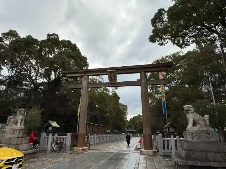 和泉國一之宮 大鳥大社の{uncategorized: "未分類", other: "その他", undefined: "問題あり", building: "その他建物", grave: "お墓", sacred_gate: "鳥居", guardian: "狛犬", statue: "像", buddha: "仏像", history: "歴史", nature: "自然", garden: "庭園", animal: "動物", pagoda: "塔", temizu: "手水舎", mountain_gate: "山門・神門", sanctuary: "本殿・本堂", subordinate: "末社・摂社", art: "芸術", scenery: "景色", jizo: "地蔵", ema: "絵馬", goshuin: "御朱印", omikuji: "おみくじ", items: "授与品その他", amulet: "お守り", goshuincho: "御朱印帳", eats: "食事", festival: "お祭り", votive_dance: "神楽", shichigosan: "七五三参", wedding: "結婚式", experience: "体験その他", initially: "初詣", around: "周辺", anti_infection: "感染症対策"}