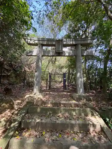 探題塚・埴安神社の鳥居