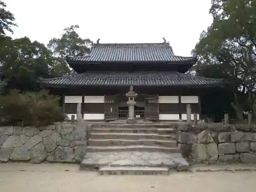 観世音寺の{uncategorized: "未分類", other: "その他", undefined: "問題あり", building: "その他建物", grave: "お墓", sacred_gate: "鳥居", guardian: "狛犬", statue: "像", buddha: "仏像", history: "歴史", nature: "自然", garden: "庭園", animal: "動物", pagoda: "塔", temizu: "手水舎", mountain_gate: "山門・神門", sanctuary: "本殿・本堂", subordinate: "末社・摂社", art: "芸術", scenery: "景色", jizo: "地蔵", ema: "絵馬", goshuin: "御朱印", omikuji: "おみくじ", items: "授与品その他", amulet: "お守り", goshuincho: "御朱印帳", eats: "食事", festival: "お祭り", votive_dance: "神楽", shichigosan: "七五三参", wedding: "結婚式", experience: "体験その他", initially: "初詣", around: "周辺", anti_infection: "感染症対策"}