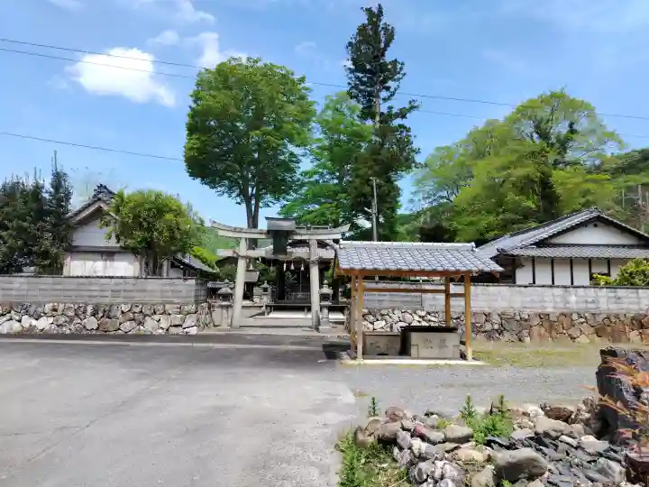 月讀神社の{uncategorized: "未分類", other: "その他", undefined: "問題あり", building: "その他建物", grave: "お墓", sacred_gate: "鳥居", guardian: "狛犬", statue: "像", buddha: "仏像", history: "歴史", nature: "自然", garden: "庭園", animal: "動物", pagoda: "塔", temizu: "手水舎", mountain_gate: "山門・神門", sanctuary: "本殿・本堂", subordinate: "末社・摂社", art: "芸術", scenery: "景色", jizo: "地蔵", ema: "絵馬", goshuin: "御朱印", omikuji: "おみくじ", items: "授与品その他", amulet: "お守り", goshuincho: "御朱印帳", eats: "食事", festival: "お祭り", votive_dance: "神楽", shichigosan: "七五三参", wedding: "結婚式", experience: "体験その他", initially: "初詣", around: "周辺", anti_infection: "感染症対策"}