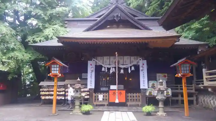 新倉富士浅間神社の本殿・本堂
