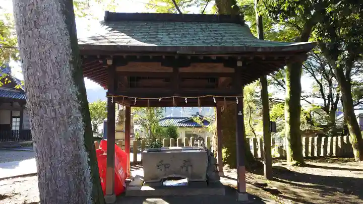神明神社の手水舎