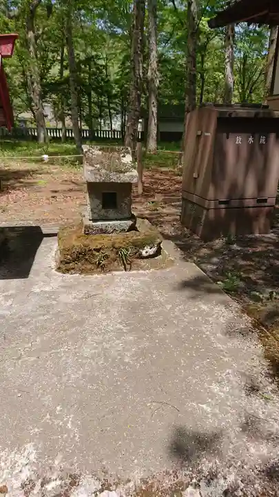 淺間神社(忍野八海)の末社・摂社