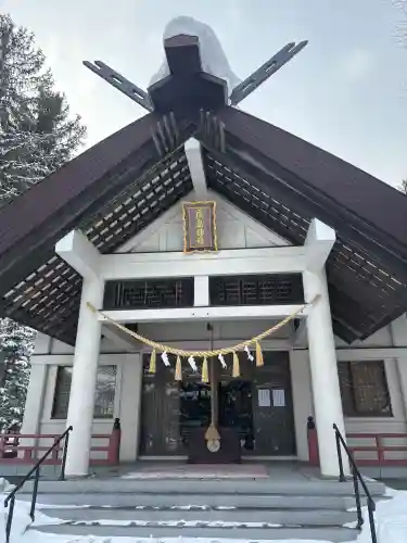 北広島市総鎮守　廣島神社の{uncategorized: "未分類", other: "その他", undefined: "問題あり", building: "その他建物", grave: "お墓", sacred_gate: "鳥居", guardian: "狛犬", statue: "像", buddha: "仏像", history: "歴史", nature: "自然", garden: "庭園", animal: "動物", pagoda: "塔", temizu: "手水舎", mountain_gate: "山門・神門", sanctuary: "本殿・本堂", subordinate: "末社・摂社", art: "芸術", scenery: "景色", jizo: "地蔵", ema: "絵馬", goshuin: "御朱印", omikuji: "おみくじ", items: "授与品その他", amulet: "お守り", goshuincho: "御朱印帳", eats: "食事", festival: "お祭り", votive_dance: "神楽", shichigosan: "七五三参", wedding: "結婚式", experience: "体験その他", initially: "初詣", around: "周辺", anti_infection: "感染症対策"}