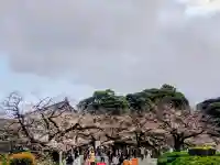 靖國神社の{uncategorized: "未分類", other: "その他", undefined: "問題あり", building: "その他建物", grave: "お墓", sacred_gate: "鳥居", guardian: "狛犬", statue: "像", buddha: "仏像", history: "歴史", nature: "自然", garden: "庭園", animal: "動物", pagoda: "塔", temizu: "手水舎", mountain_gate: "山門・神門", sanctuary: "本殿・本堂", subordinate: "末社・摂社", art: "芸術", scenery: "景色", jizo: "地蔵", ema: "絵馬", goshuin: "御朱印", omikuji: "おみくじ", items: "授与品その他", amulet: "お守り", goshuincho: "御朱印帳", eats: "食事", festival: "お祭り", votive_dance: "神楽", shichigosan: "七五三参", wedding: "結婚式", experience: "体験その他", initially: "初詣", around: "周辺", anti_infection: "感染症対策"}