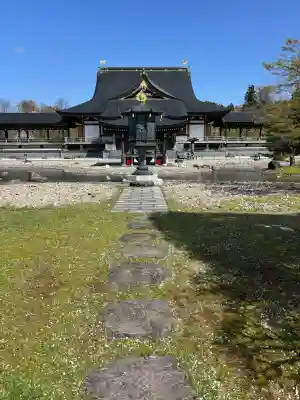 倶利迦羅不動寺鳳凰殿の{uncategorized: "未分類", other: "その他", undefined: "問題あり", building: "その他建物", grave: "お墓", sacred_gate: "鳥居", guardian: "狛犬", statue: "像", buddha: "仏像", history: "歴史", nature: "自然", garden: "庭園", animal: "動物", pagoda: "塔", temizu: "手水舎", mountain_gate: "山門・神門", sanctuary: "本殿・本堂", subordinate: "末社・摂社", art: "芸術", scenery: "景色", jizo: "地蔵", ema: "絵馬", goshuin: "御朱印", omikuji: "おみくじ", items: "授与品その他", amulet: "お守り", goshuincho: "御朱印帳", eats: "食事", festival: "お祭り", votive_dance: "神楽", shichigosan: "七五三参", wedding: "結婚式", experience: "体験その他", initially: "初詣", around: "周辺", anti_infection: "感染症対策"}