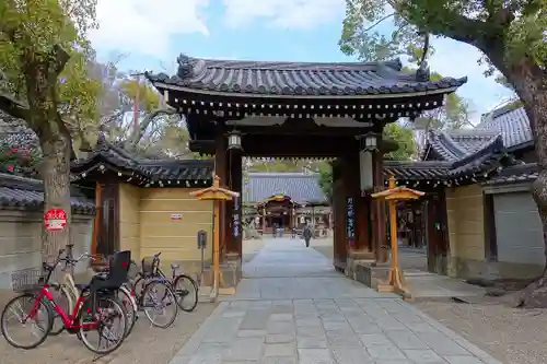 杭全神社の山門