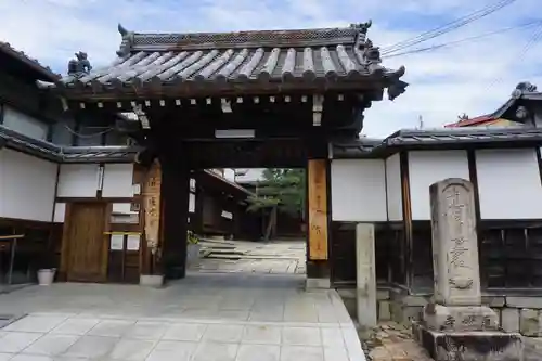 通妙寺の山門