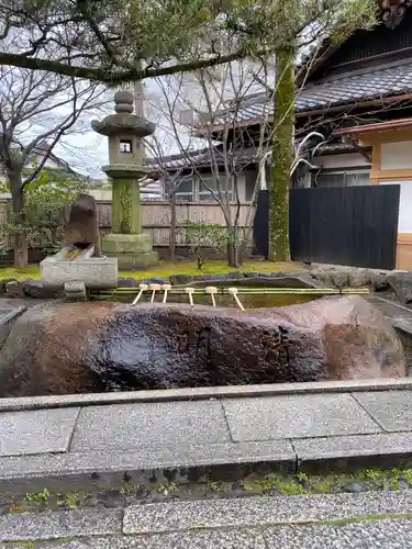 安井金比羅宮の手水舎