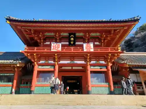 鶴岡八幡宮の{uncategorized: "未分類", other: "その他", undefined: "問題あり", building: "その他建物", grave: "お墓", sacred_gate: "鳥居", guardian: "狛犬", statue: "像", buddha: "仏像", history: "歴史", nature: "自然", garden: "庭園", animal: "動物", pagoda: "塔", temizu: "手水舎", mountain_gate: "山門・神門", sanctuary: "本殿・本堂", subordinate: "末社・摂社", art: "芸術", scenery: "景色", jizo: "地蔵", ema: "絵馬", goshuin: "御朱印", omikuji: "おみくじ", items: "授与品その他", amulet: "お守り", goshuincho: "御朱印帳", eats: "食事", festival: "お祭り", votive_dance: "神楽", shichigosan: "七五三参", wedding: "結婚式", experience: "体験その他", initially: "初詣", around: "周辺", anti_infection: "感染症対策"}
