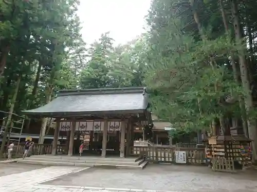 諏訪大社の本殿・本堂