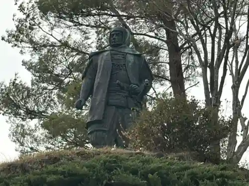 春日山神社の{uncategorized: "未分類", other: "その他", undefined: "問題あり", building: "その他建物", grave: "お墓", sacred_gate: "鳥居", guardian: "狛犬", statue: "像", buddha: "仏像", history: "歴史", nature: "自然", garden: "庭園", animal: "動物", pagoda: "塔", temizu: "手水舎", mountain_gate: "山門・神門", sanctuary: "本殿・本堂", subordinate: "末社・摂社", art: "芸術", scenery: "景色", jizo: "地蔵", ema: "絵馬", goshuin: "御朱印", omikuji: "おみくじ", items: "授与品その他", amulet: "お守り", goshuincho: "御朱印帳", eats: "食事", festival: "お祭り", votive_dance: "神楽", shichigosan: "七五三参", wedding: "結婚式", experience: "体験その他", initially: "初詣", around: "周辺", anti_infection: "感染症対策"}