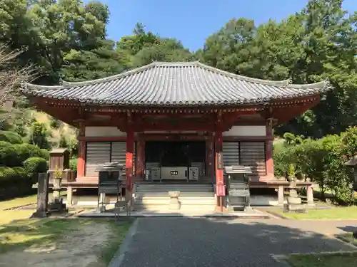 観音寺の本殿