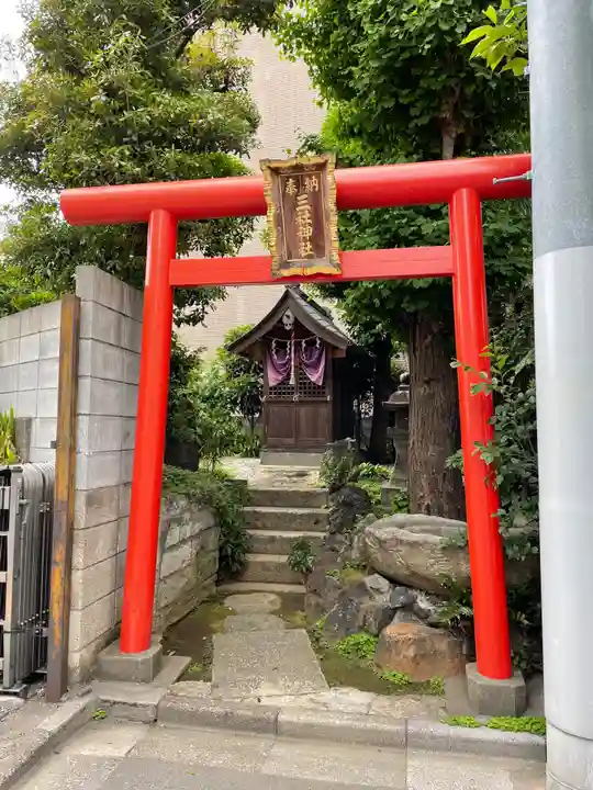 三社神社の鳥居