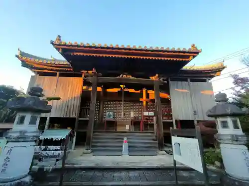 石薬師寺の本殿・本堂