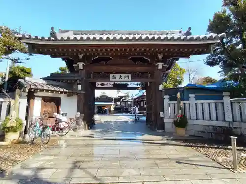 題経寺（柴又帝釈天）の山門・神門