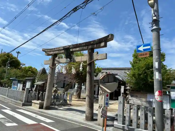 瓜破天神社の{uncategorized: "未分類", other: "その他", undefined: "問題あり", building: "その他建物", grave: "お墓", sacred_gate: "鳥居", guardian: "狛犬", statue: "像", buddha: "仏像", history: "歴史", nature: "自然", garden: "庭園", animal: "動物", pagoda: "塔", temizu: "手水舎", mountain_gate: "山門・神門", sanctuary: "本殿・本堂", subordinate: "末社・摂社", art: "芸術", scenery: "景色", jizo: "地蔵", ema: "絵馬", goshuin: "御朱印", omikuji: "おみくじ", items: "授与品その他", amulet: "お守り", goshuincho: "御朱印帳", eats: "食事", festival: "お祭り", votive_dance: "神楽", shichigosan: "七五三参", wedding: "結婚式", experience: "体験その他", initially: "初詣", around: "周辺", anti_infection: "感染症対策"}