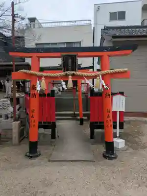 久保神社の{uncategorized: "未分類", other: "その他", undefined: "問題あり", building: "その他建物", grave: "お墓", sacred_gate: "鳥居", guardian: "狛犬", statue: "像", buddha: "仏像", history: "歴史", nature: "自然", garden: "庭園", animal: "動物", pagoda: "塔", temizu: "手水舎", mountain_gate: "山門・神門", sanctuary: "本殿・本堂", subordinate: "末社・摂社", art: "芸術", scenery: "景色", jizo: "地蔵", ema: "絵馬", goshuin: "御朱印", omikuji: "おみくじ", items: "授与品その他", amulet: "お守り", goshuincho: "御朱印帳", eats: "食事", festival: "お祭り", votive_dance: "神楽", shichigosan: "七五三参", wedding: "結婚式", experience: "体験その他", initially: "初詣", around: "周辺", anti_infection: "感染症対策"}