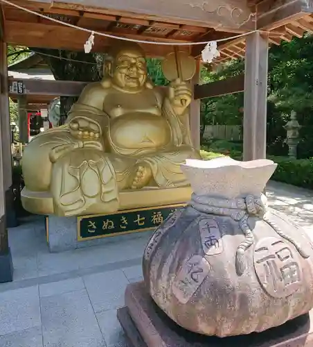 田村神社の像