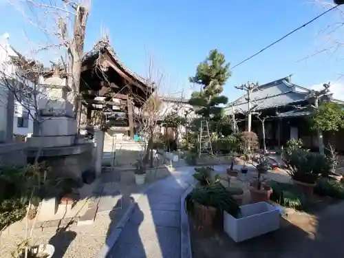 清圓寺の{uncategorized: "未分類", other: "その他", undefined: "問題あり", building: "その他建物", grave: "お墓", sacred_gate: "鳥居", guardian: "狛犬", statue: "像", buddha: "仏像", history: "歴史", nature: "自然", garden: "庭園", animal: "動物", pagoda: "塔", temizu: "手水舎", mountain_gate: "山門・神門", sanctuary: "本殿・本堂", subordinate: "末社・摂社", art: "芸術", scenery: "景色", jizo: "地蔵", ema: "絵馬", goshuin: "御朱印", omikuji: "おみくじ", items: "授与品その他", amulet: "お守り", goshuincho: "御朱印帳", eats: "食事", festival: "お祭り", votive_dance: "神楽", shichigosan: "七五三参", wedding: "結婚式", experience: "体験その他", initially: "初詣", around: "周辺", anti_infection: "感染症対策"}