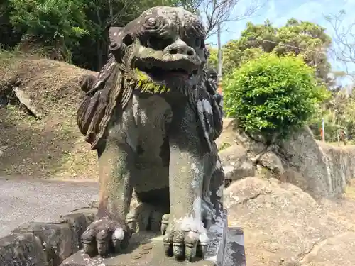 荒磯魚見根神社の狛犬