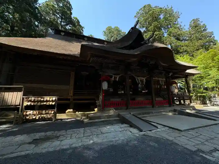 熊野大社の{uncategorized: "未分類", other: "その他", undefined: "問題あり", building: "その他建物", grave: "お墓", sacred_gate: "鳥居", guardian: "狛犬", statue: "像", buddha: "仏像", history: "歴史", nature: "自然", garden: "庭園", animal: "動物", pagoda: "塔", temizu: "手水舎", mountain_gate: "山門・神門", sanctuary: "本殿・本堂", subordinate: "末社・摂社", art: "芸術", scenery: "景色", jizo: "地蔵", ema: "絵馬", goshuin: "御朱印", omikuji: "おみくじ", items: "授与品その他", amulet: "お守り", goshuincho: "御朱印帳", eats: "食事", festival: "お祭り", votive_dance: "神楽", shichigosan: "七五三参", wedding: "結婚式", experience: "体験その他", initially: "初詣", around: "周辺", anti_infection: "感染症対策"}