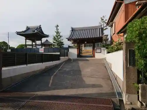 泉竜寺の山門・神門