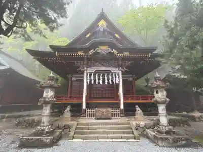 三峯神社の{uncategorized: "未分類", other: "その他", undefined: "問題あり", building: "その他建物", grave: "お墓", sacred_gate: "鳥居", guardian: "狛犬", statue: "像", buddha: "仏像", history: "歴史", nature: "自然", garden: "庭園", animal: "動物", pagoda: "塔", temizu: "手水舎", mountain_gate: "山門・神門", sanctuary: "本殿・本堂", subordinate: "末社・摂社", art: "芸術", scenery: "景色", jizo: "地蔵", ema: "絵馬", goshuin: "御朱印", omikuji: "おみくじ", items: "授与品その他", amulet: "お守り", goshuincho: "御朱印帳", eats: "食事", festival: "お祭り", votive_dance: "神楽", shichigosan: "七五三参", wedding: "結婚式", experience: "体験その他", initially: "初詣", around: "周辺", anti_infection: "感染症対策"}