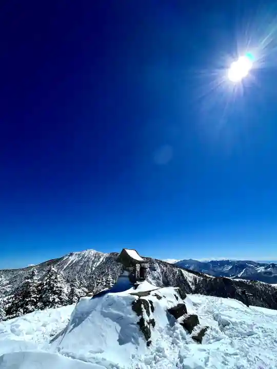 禰固岳神社の本殿・本堂