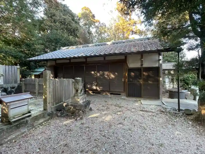 小野神社の{uncategorized: "未分類", other: "その他", undefined: "問題あり", building: "その他建物", grave: "お墓", sacred_gate: "鳥居", guardian: "狛犬", statue: "像", buddha: "仏像", history: "歴史", nature: "自然", garden: "庭園", animal: "動物", pagoda: "塔", temizu: "手水舎", mountain_gate: "山門・神門", sanctuary: "本殿・本堂", subordinate: "末社・摂社", art: "芸術", scenery: "景色", jizo: "地蔵", ema: "絵馬", goshuin: "御朱印", omikuji: "おみくじ", items: "授与品その他", amulet: "お守り", goshuincho: "御朱印帳", eats: "食事", festival: "お祭り", votive_dance: "神楽", shichigosan: "七五三参", wedding: "結婚式", experience: "体験その他", initially: "初詣", around: "周辺", anti_infection: "感染症対策"}