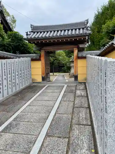 松林寺の山門