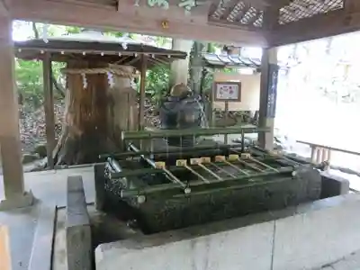 大神神社の手水舎