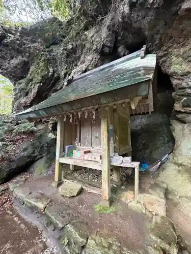 韓竈神社の{uncategorized: "未分類", other: "その他", undefined: "問題あり", building: "その他建物", grave: "お墓", sacred_gate: "鳥居", guardian: "狛犬", statue: "像", buddha: "仏像", history: "歴史", nature: "自然", garden: "庭園", animal: "動物", pagoda: "塔", temizu: "手水舎", mountain_gate: "山門・神門", sanctuary: "本殿・本堂", subordinate: "末社・摂社", art: "芸術", scenery: "景色", jizo: "地蔵", ema: "絵馬", goshuin: "御朱印", omikuji: "おみくじ", items: "授与品その他", amulet: "お守り", goshuincho: "御朱印帳", eats: "食事", festival: "お祭り", votive_dance: "神楽", shichigosan: "七五三参", wedding: "結婚式", experience: "体験その他", initially: "初詣", around: "周辺", anti_infection: "感染症対策"}