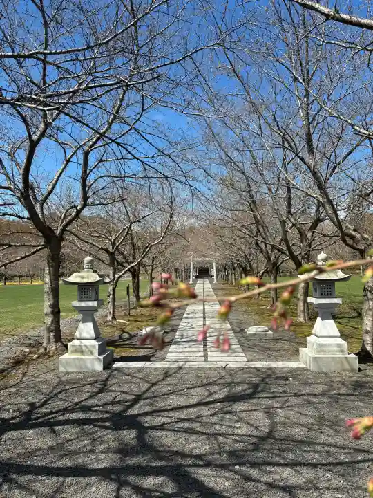 明和神社の{uncategorized: "未分類", other: "その他", undefined: "問題あり", building: "その他建物", grave: "お墓", sacred_gate: "鳥居", guardian: "狛犬", statue: "像", buddha: "仏像", history: "歴史", nature: "自然", garden: "庭園", animal: "動物", pagoda: "塔", temizu: "手水舎", mountain_gate: "山門・神門", sanctuary: "本殿・本堂", subordinate: "末社・摂社", art: "芸術", scenery: "景色", jizo: "地蔵", ema: "絵馬", goshuin: "御朱印", omikuji: "おみくじ", items: "授与品その他", amulet: "お守り", goshuincho: "御朱印帳", eats: "食事", festival: "お祭り", votive_dance: "神楽", shichigosan: "七五三参", wedding: "結婚式", experience: "体験その他", initially: "初詣", around: "周辺", anti_infection: "感染症対策"}