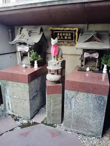 美喜井稲荷の像