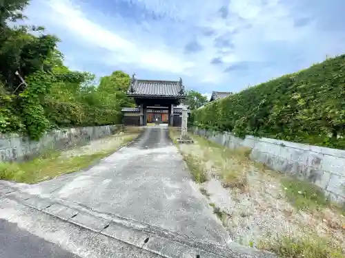 陽光寺の{uncategorized: "未分類", other: "その他", undefined: "問題あり", building: "その他建物", grave: "お墓", sacred_gate: "鳥居", guardian: "狛犬", statue: "像", buddha: "仏像", history: "歴史", nature: "自然", garden: "庭園", animal: "動物", pagoda: "塔", temizu: "手水舎", mountain_gate: "山門・神門", sanctuary: "本殿・本堂", subordinate: "末社・摂社", art: "芸術", scenery: "景色", jizo: "地蔵", ema: "絵馬", goshuin: "御朱印", omikuji: "おみくじ", items: "授与品その他", amulet: "お守り", goshuincho: "御朱印帳", eats: "食事", festival: "お祭り", votive_dance: "神楽", shichigosan: "七五三参", wedding: "結婚式", experience: "体験その他", initially: "初詣", around: "周辺", anti_infection: "感染症対策"}