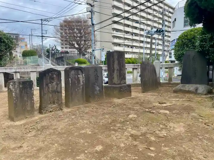 諏訪神社の{uncategorized: "未分類", other: "その他", undefined: "問題あり", building: "その他建物", grave: "お墓", sacred_gate: "鳥居", guardian: "狛犬", statue: "像", buddha: "仏像", history: "歴史", nature: "自然", garden: "庭園", animal: "動物", pagoda: "塔", temizu: "手水舎", mountain_gate: "山門・神門", sanctuary: "本殿・本堂", subordinate: "末社・摂社", art: "芸術", scenery: "景色", jizo: "地蔵", ema: "絵馬", goshuin: "御朱印", omikuji: "おみくじ", items: "授与品その他", amulet: "お守り", goshuincho: "御朱印帳", eats: "食事", festival: "お祭り", votive_dance: "神楽", shichigosan: "七五三参", wedding: "結婚式", experience: "体験その他", initially: "初詣", around: "周辺", anti_infection: "感染症対策"}