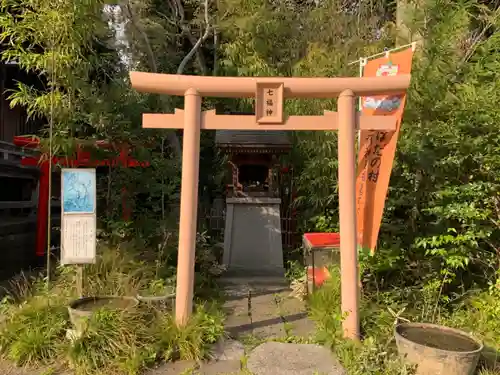 白笹稲荷神社の末社・摂社