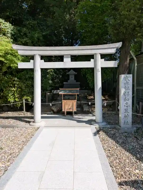 伊和志豆神社(廣田神社境内摂社)の{uncategorized: "未分類", other: "その他", undefined: "問題あり", building: "その他建物", grave: "お墓", sacred_gate: "鳥居", guardian: "狛犬", statue: "像", buddha: "仏像", history: "歴史", nature: "自然", garden: "庭園", animal: "動物", pagoda: "塔", temizu: "手水舎", mountain_gate: "山門・神門", sanctuary: "本殿・本堂", subordinate: "末社・摂社", art: "芸術", scenery: "景色", jizo: "地蔵", ema: "絵馬", goshuin: "御朱印", omikuji: "おみくじ", items: "授与品その他", amulet: "お守り", goshuincho: "御朱印帳", eats: "食事", festival: "お祭り", votive_dance: "神楽", shichigosan: "七五三参", wedding: "結婚式", experience: "体験その他", initially: "初詣", around: "周辺", anti_infection: "感染症対策"}