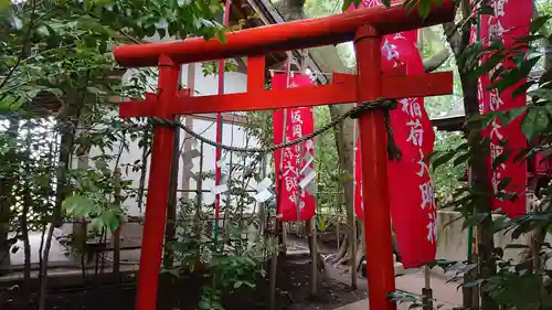 座間神社の鳥居