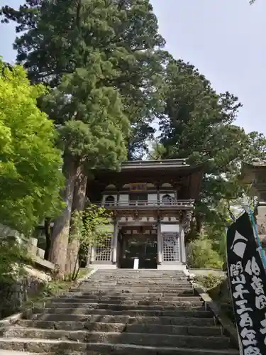 大山寺の山門